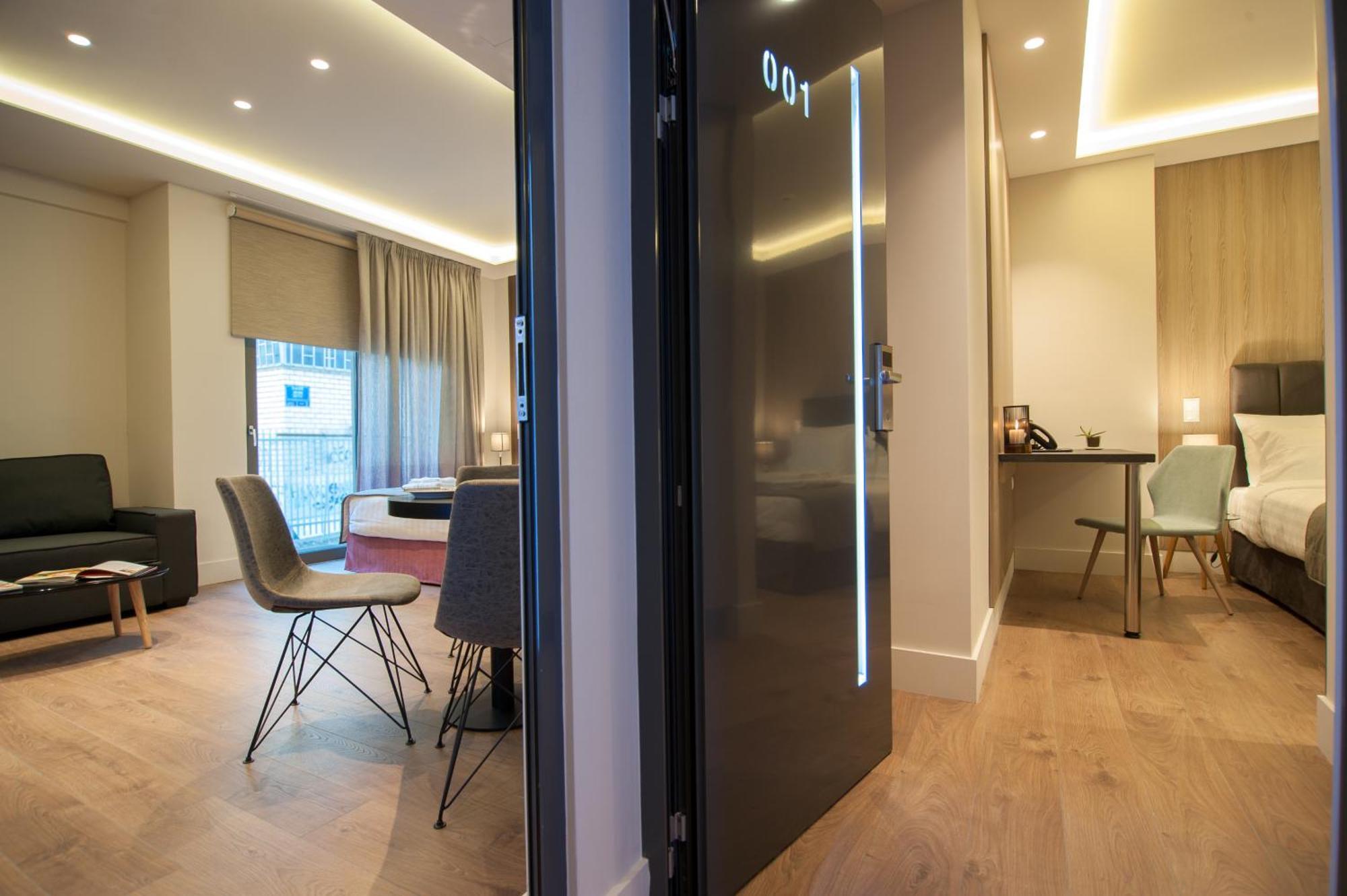 Deluxe Family Room